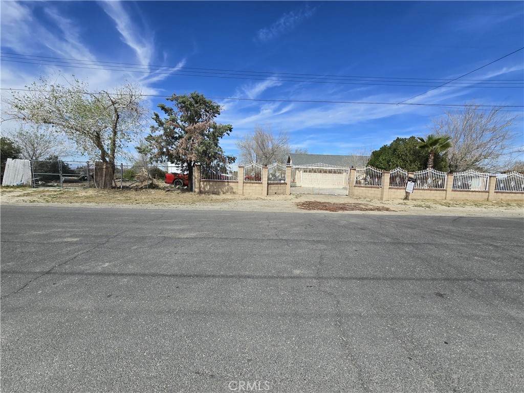 9249 Avenue R10 - Photo 1