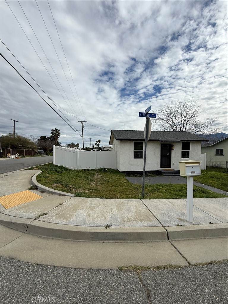 582 Almond Way - Photo 1