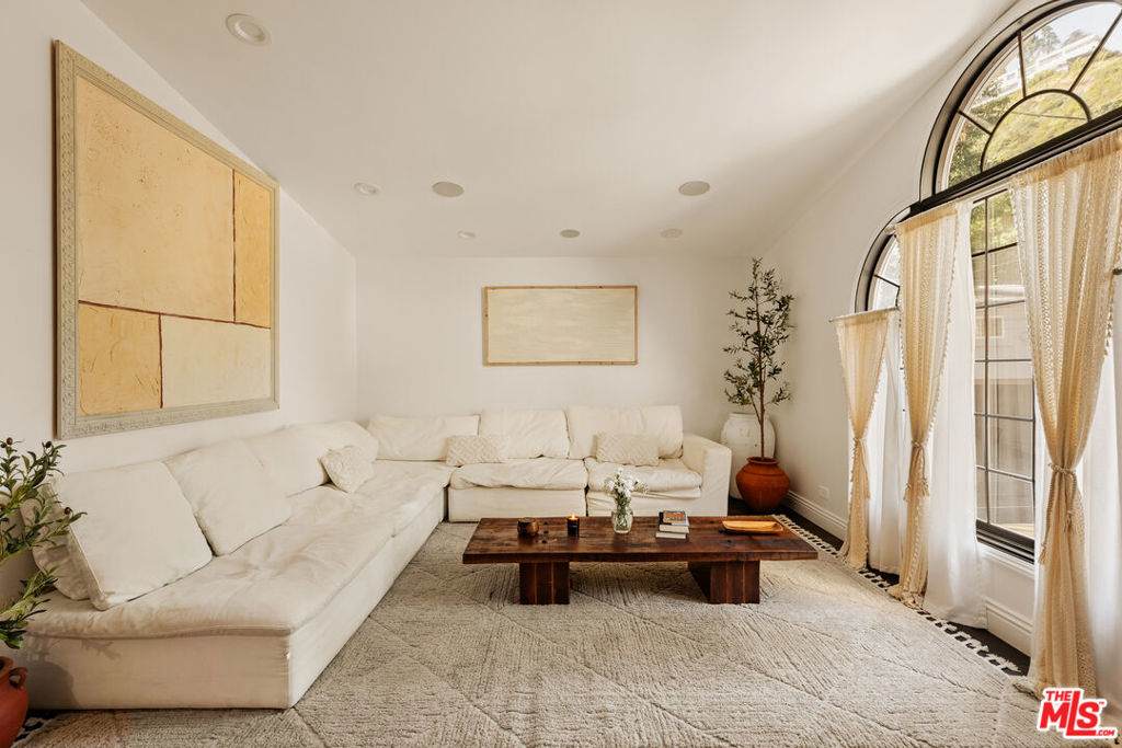 1110 Beverly Glen Boulevard - Photo 1