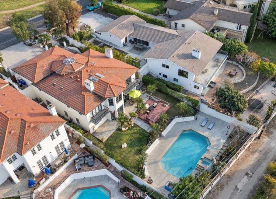 2121 Palos Verdes - Photo 1