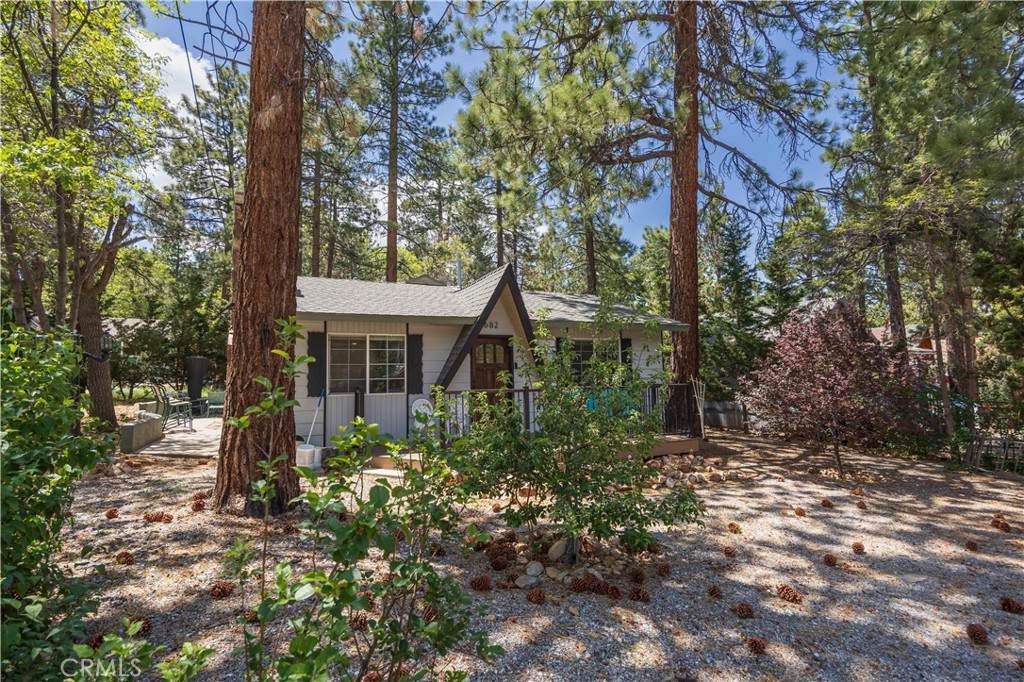 682 Maple Lane - Photo 1