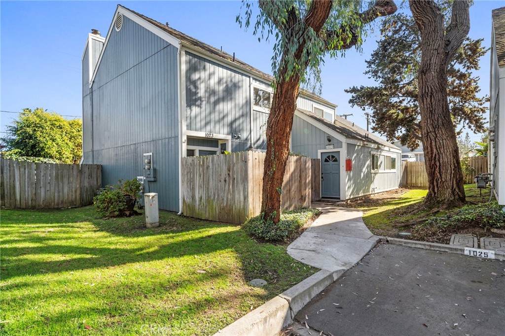 1025 Sea Breeze - Photo 1