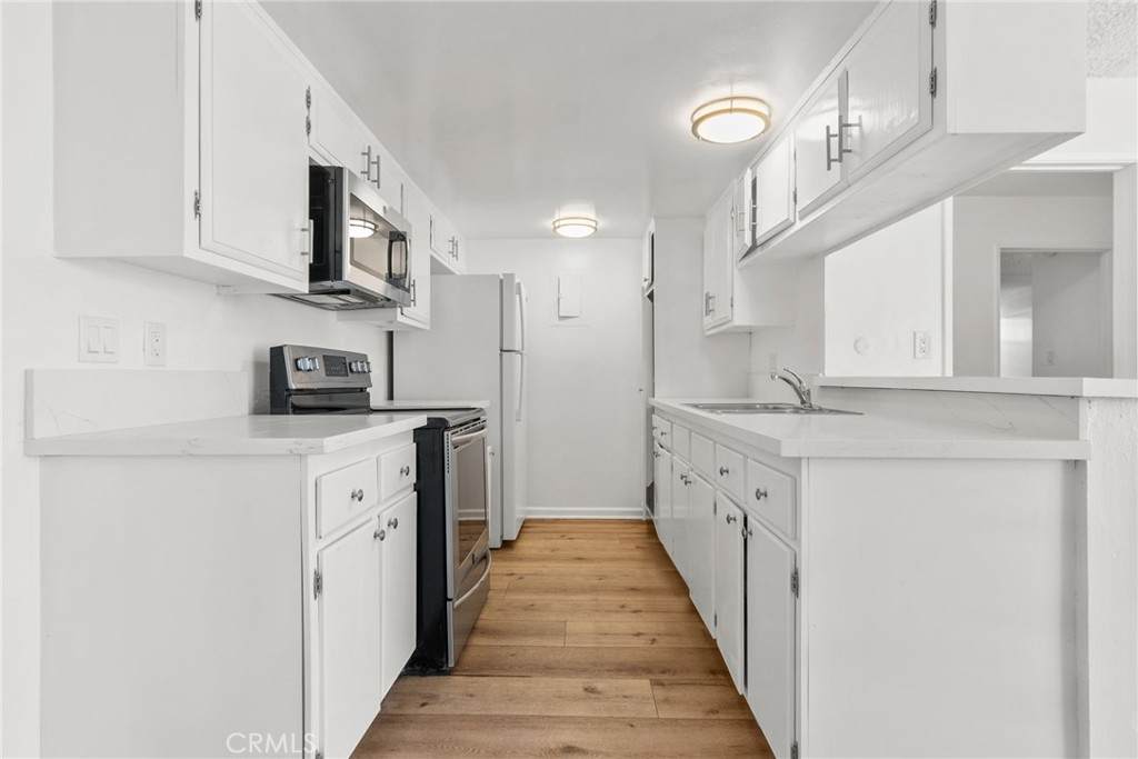 8649 Sunland Boulevard - Photo 1