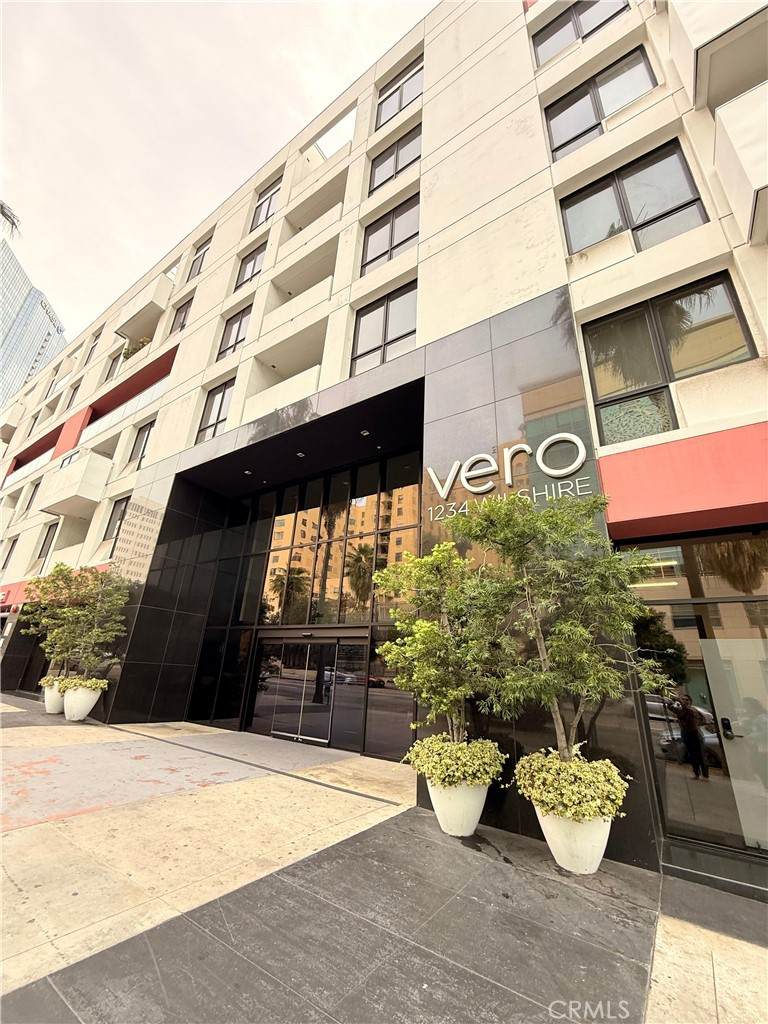1234 Wilshire - Photo 1