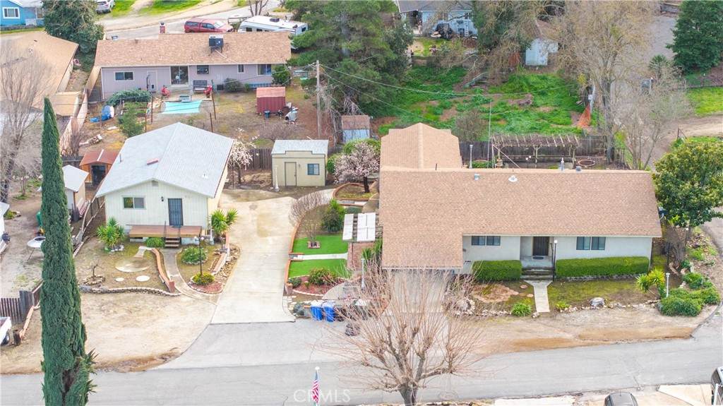 323 Crum - Photo 1