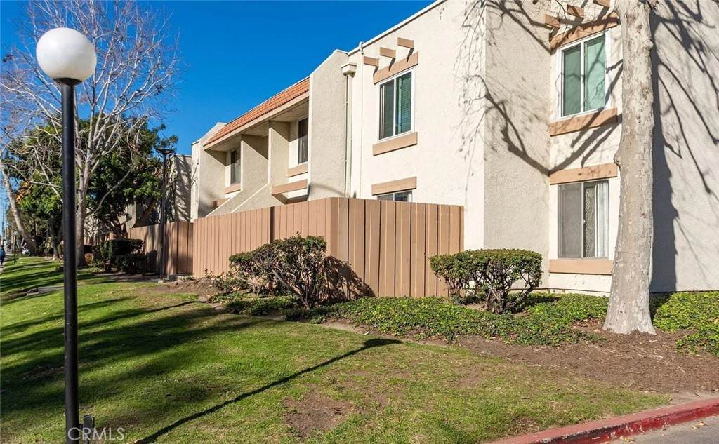 211 Channel Islands - Photo 1