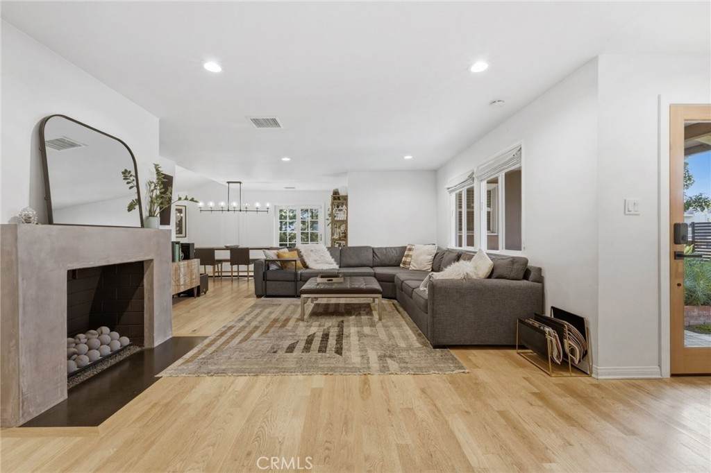 5208 Woodman - Photo 1