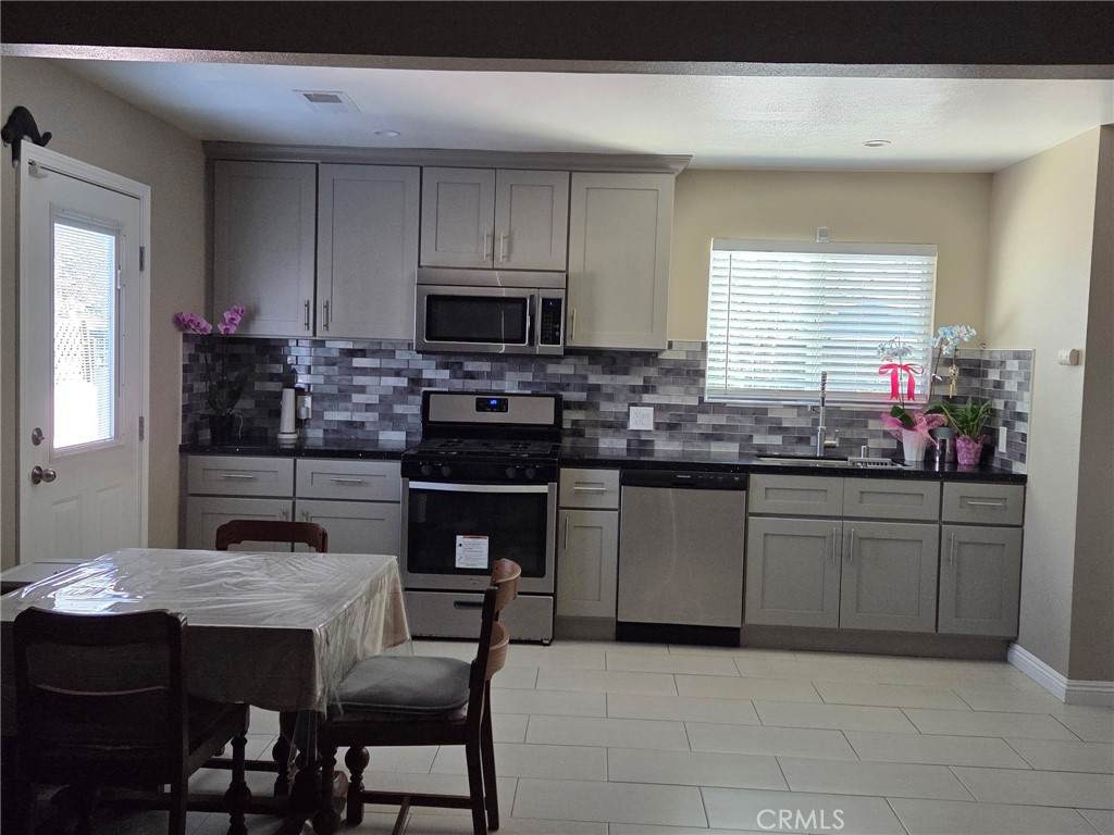 13200 13202 Wentworth St - Photo 1