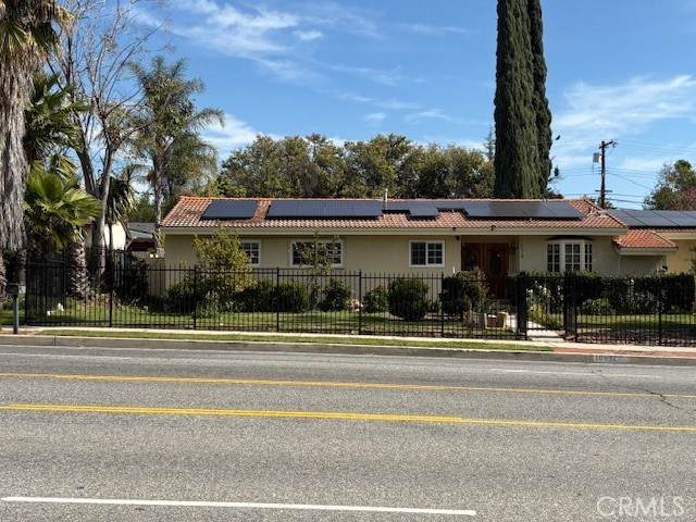 10918 Reseda - Photo 1