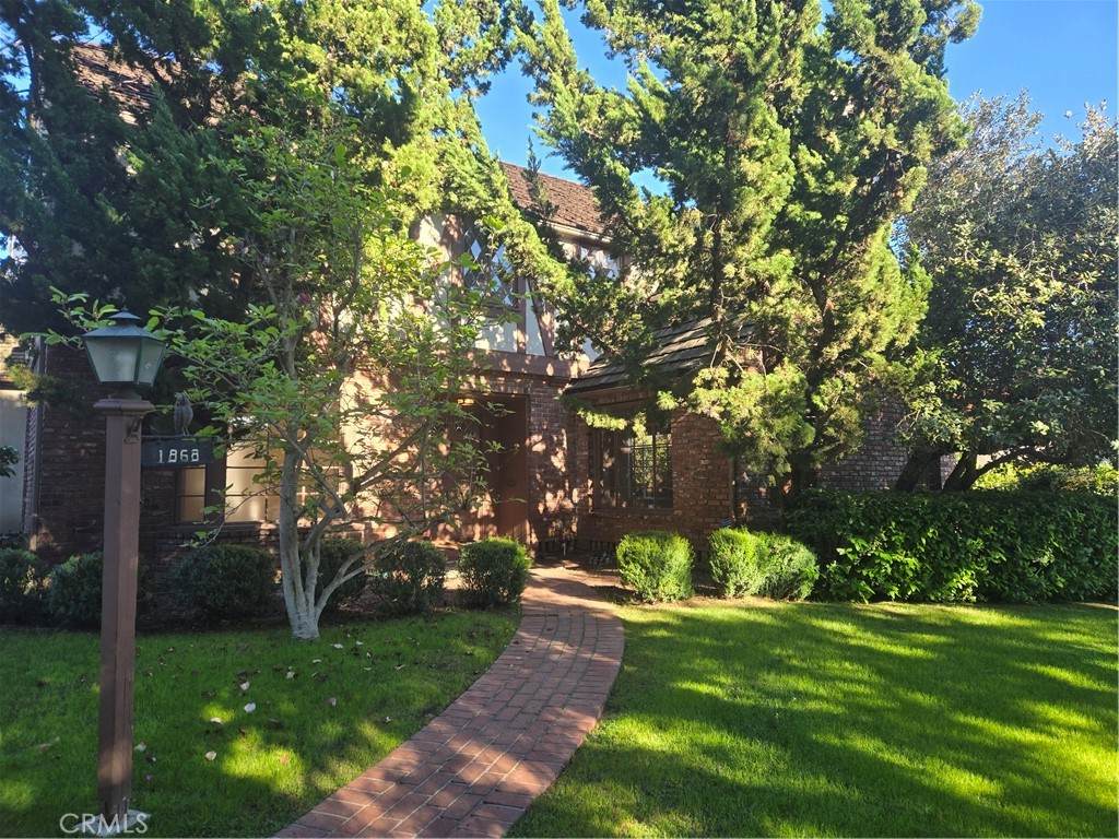 1868 Saint Albans - Photo 1