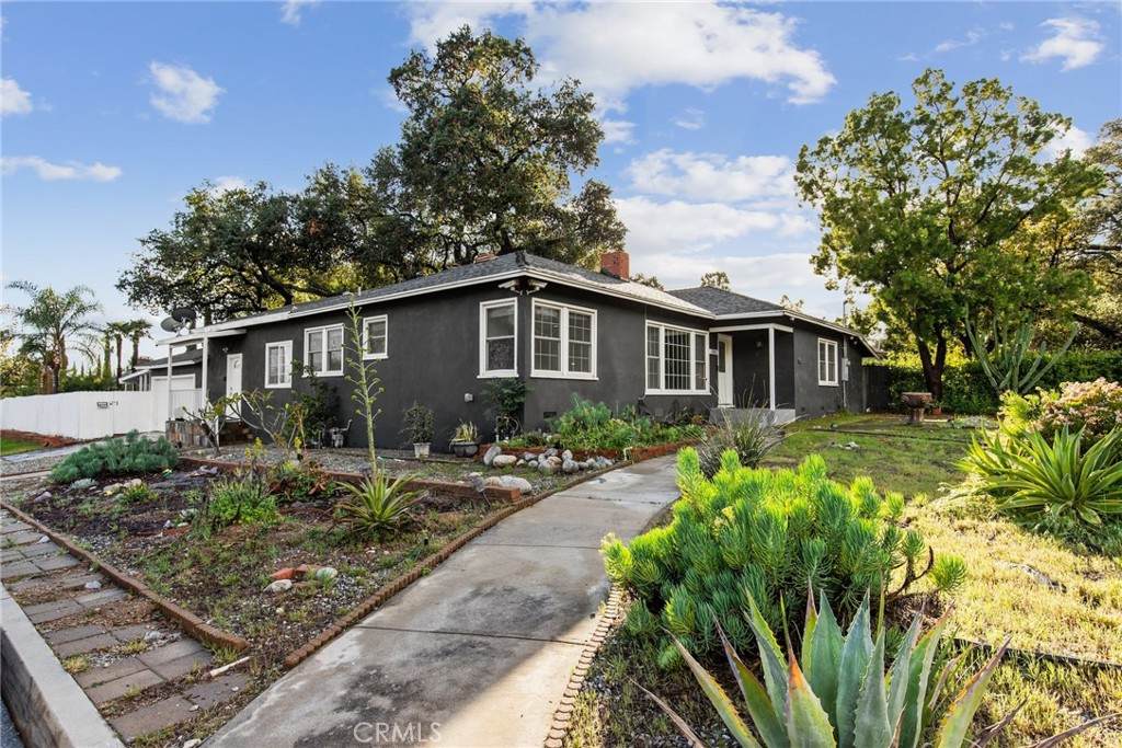 1840 Royal Oaks Drive - Photo 1