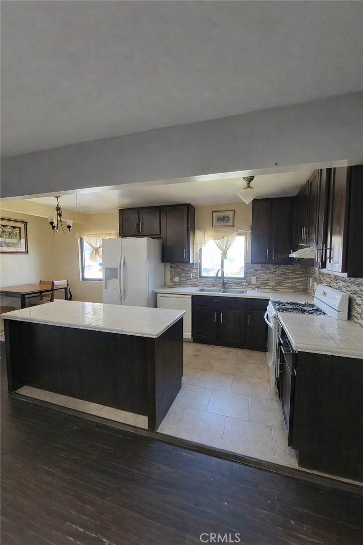 3138 Nicolet - Photo 1