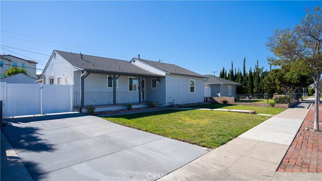 1624 Cedar - Photo 1