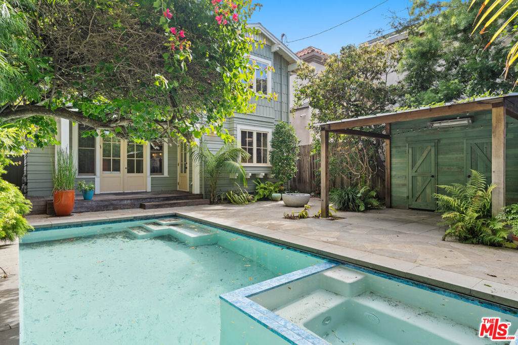 813 Crestmoore Place - Photo 1