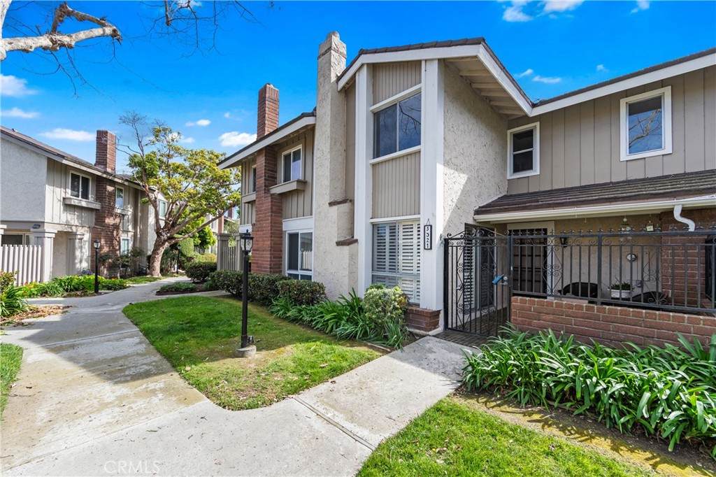 5321 Victoria Place - Photo 1
