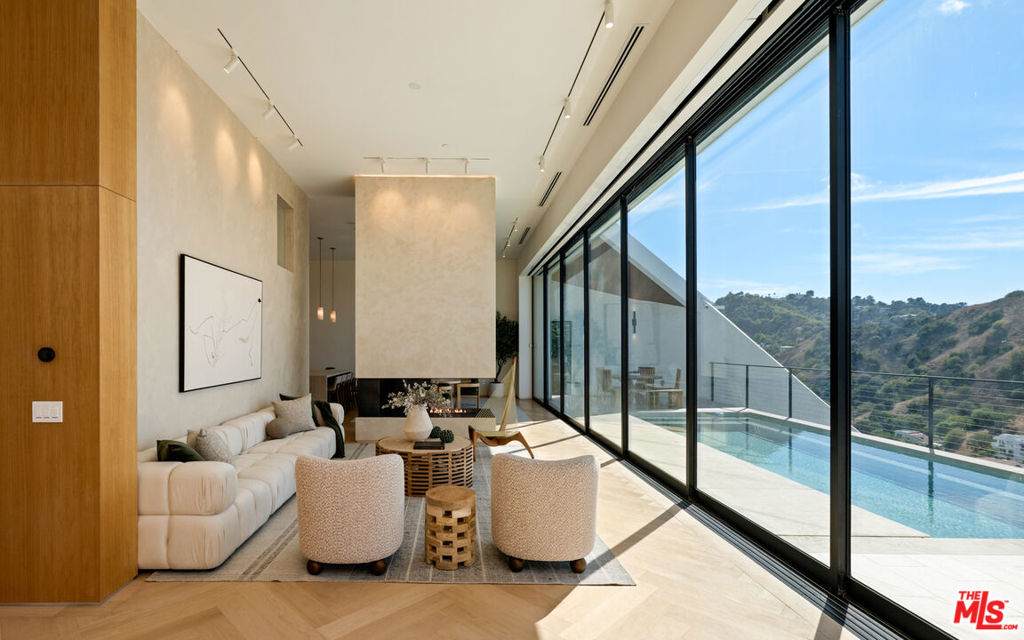 https://bt-photos.global.ssl.fastly.net/socal/orig_boomver_2_416847188-2.jpg