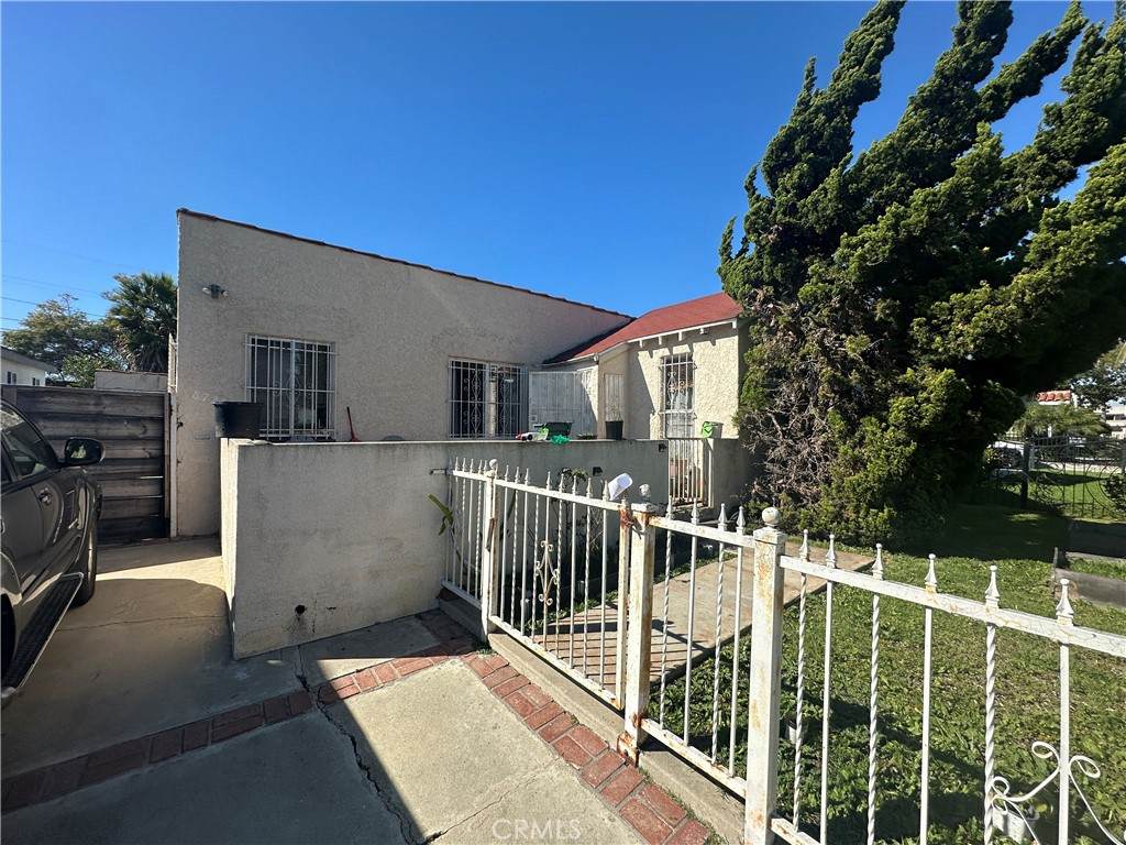 8725 Denker - Photo 1