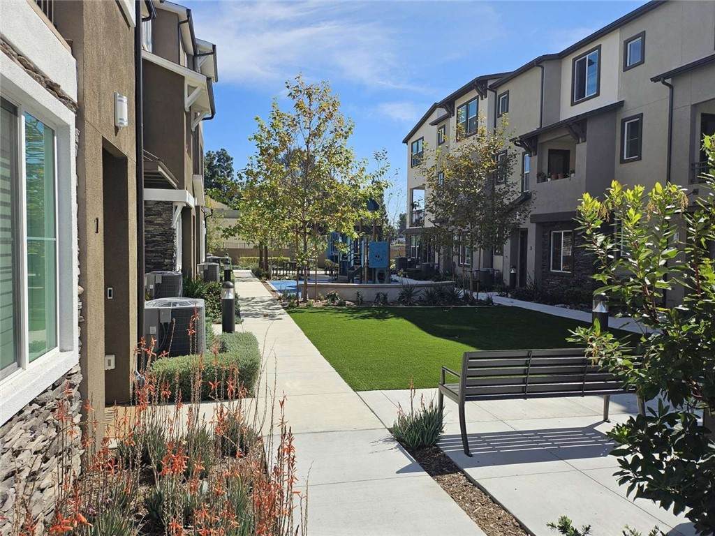 https://bt-photos.global.ssl.fastly.net/socal/orig_boomver_2_417591576-2.jpg