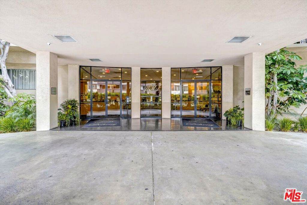 100 Doheny Drive - Photo 1
