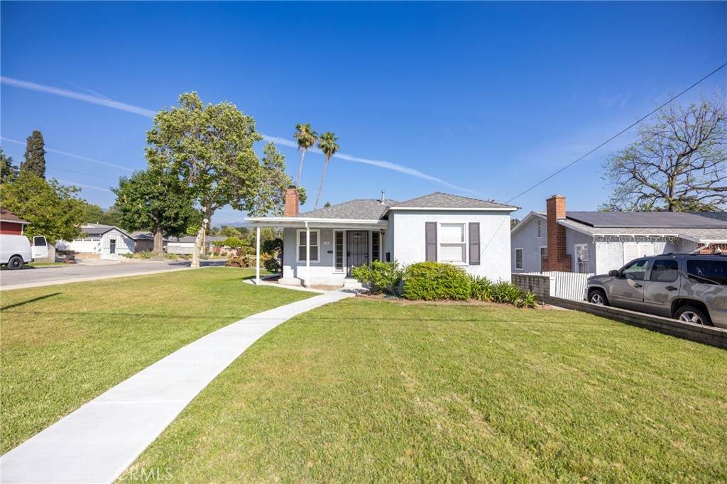 558 Vermont Avenue - Photo 1