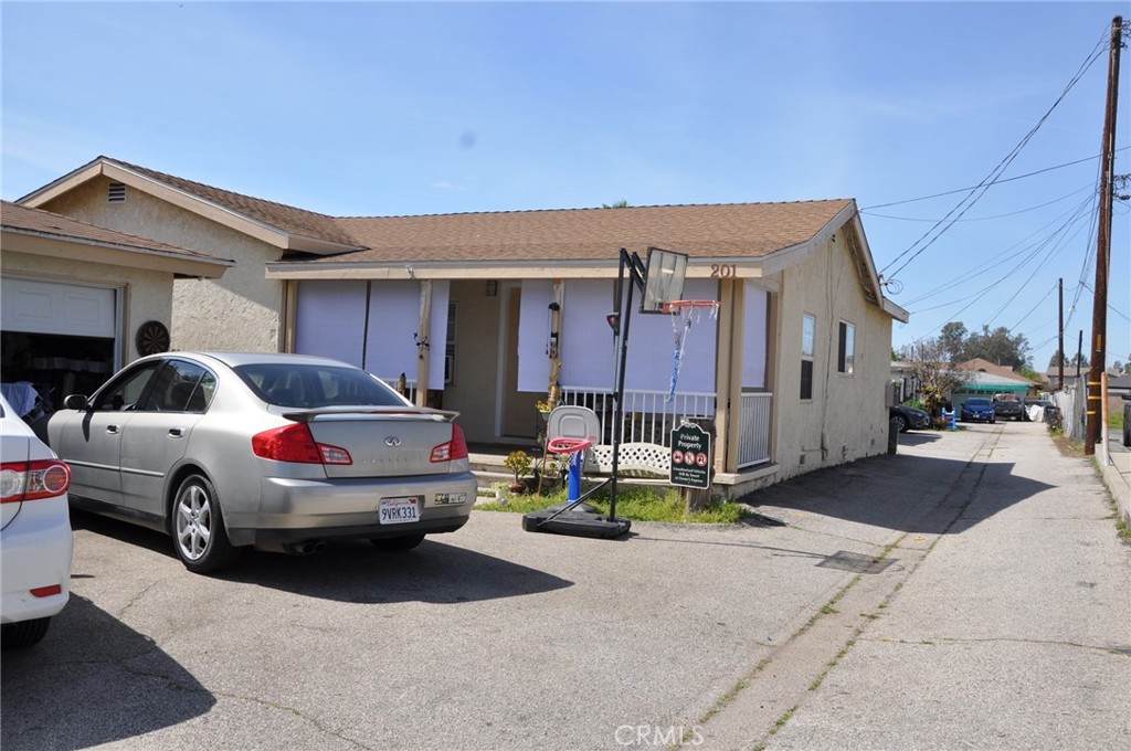 201 Vernon Avenue - Photo 1