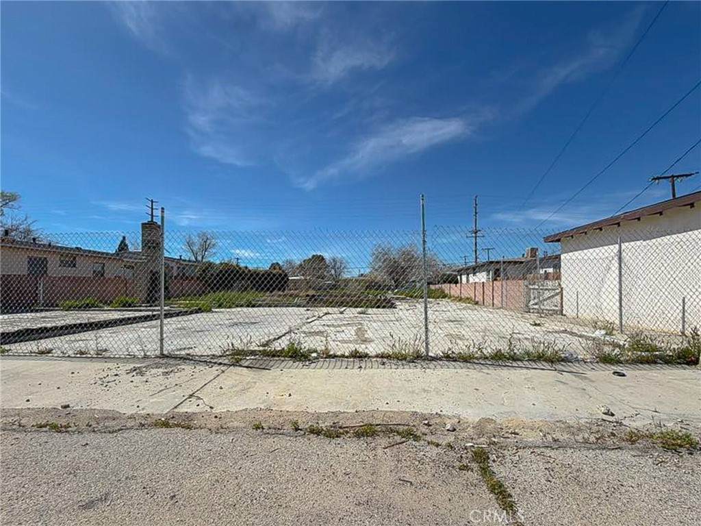 45356 10th Street - Photo 1