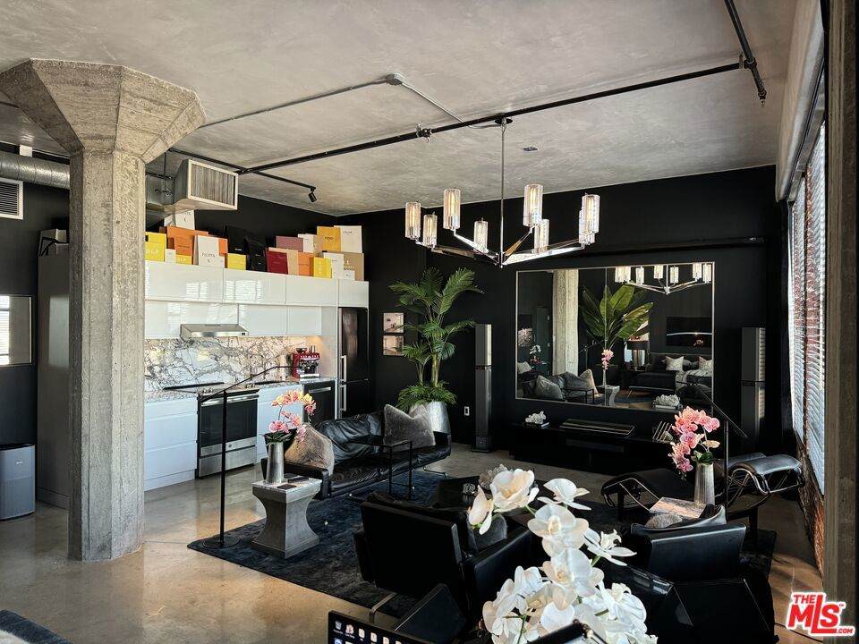 315 8th Street - Photo 1