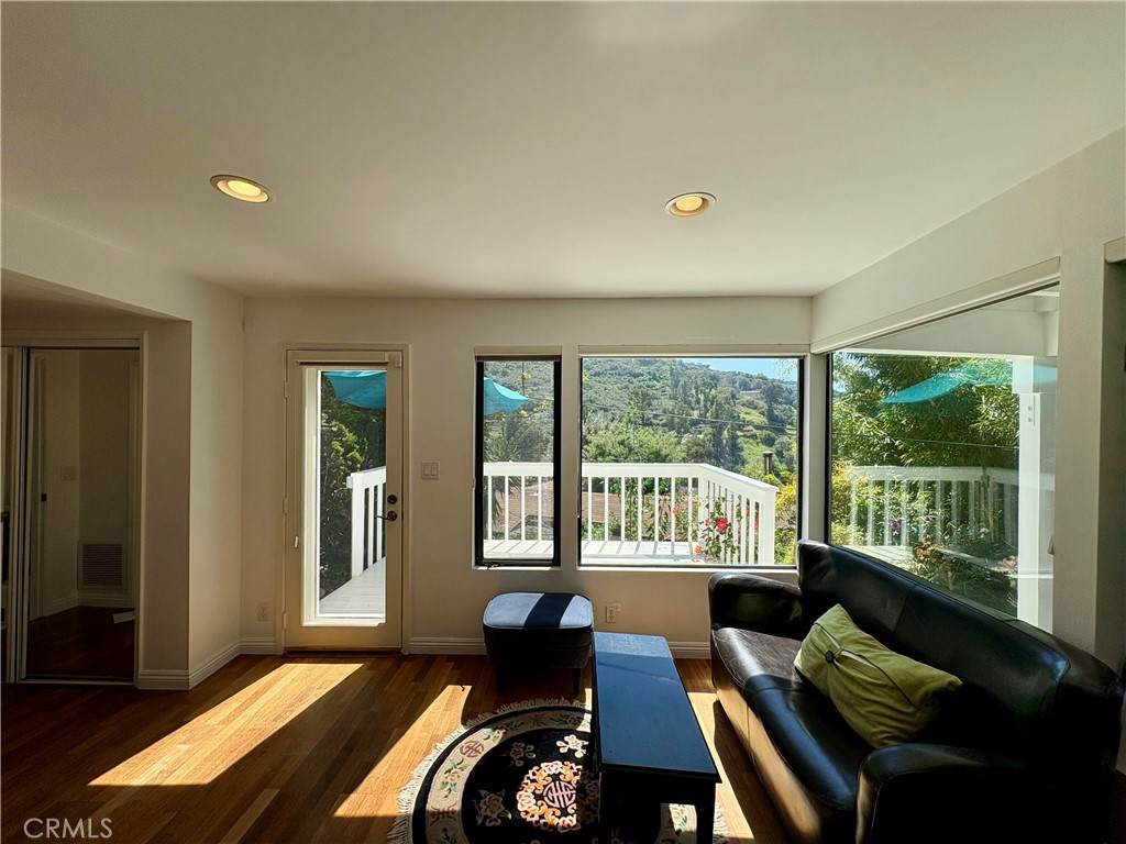 1033 Eastman Way - Photo 1