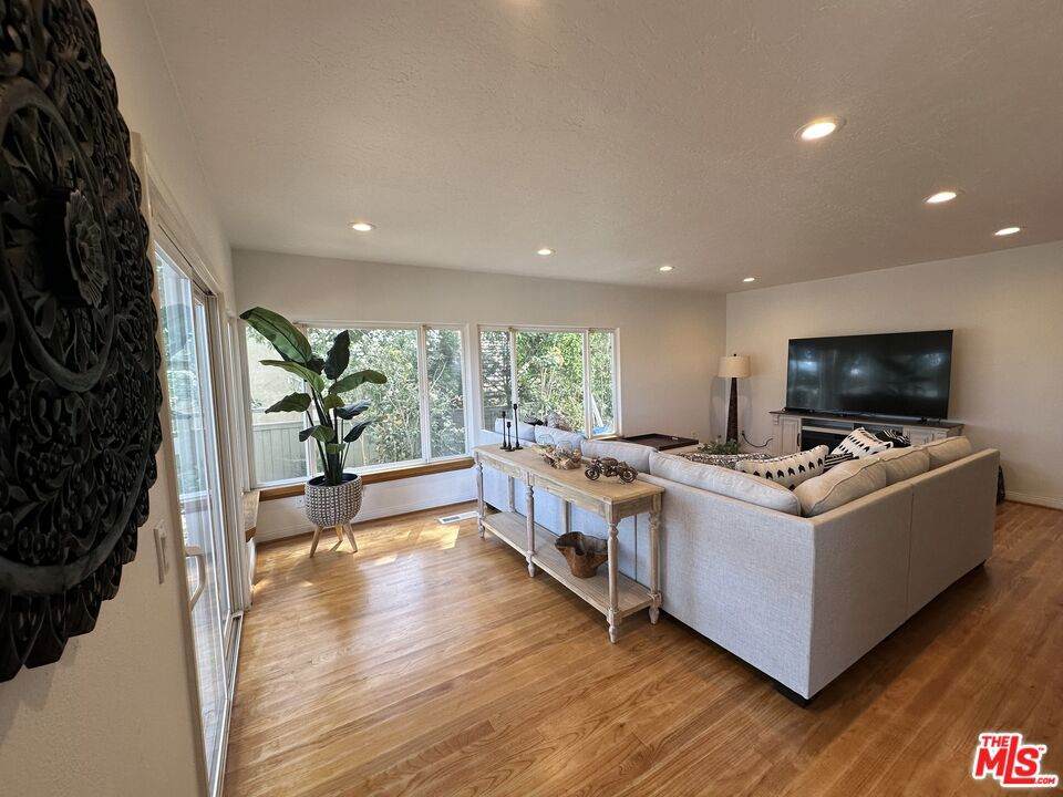 https://bt-photos.global.ssl.fastly.net/socal/orig_boomver_1_419937117-2.jpg