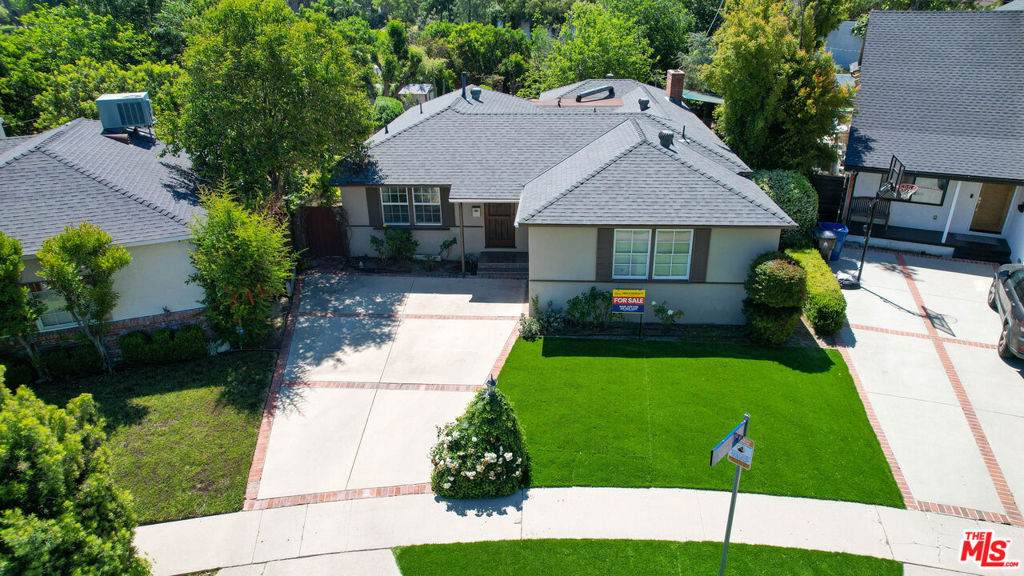 6110 Shoshone Avenue - Photo 1