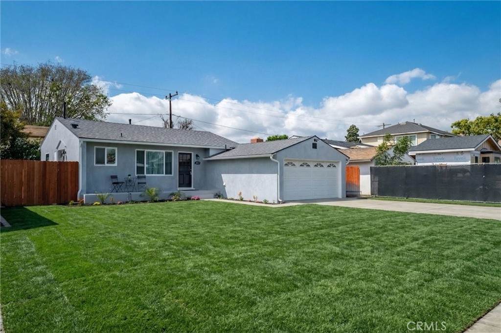 3827 Lomina - Photo 1
