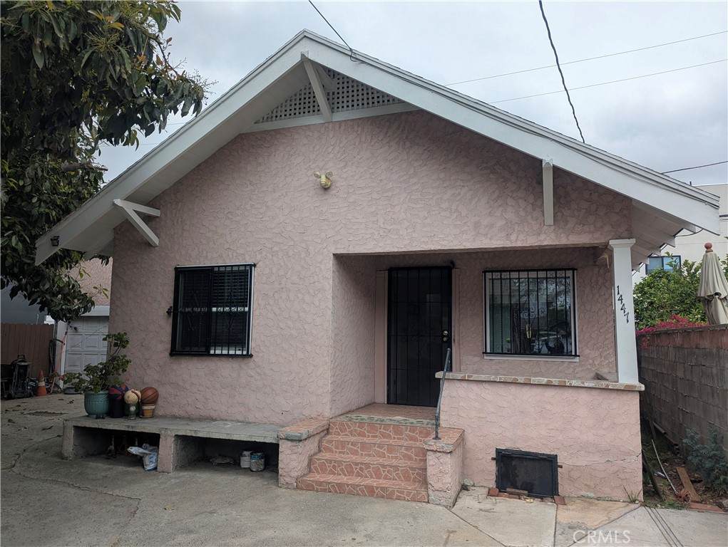 1447 37th Place - Photo 1