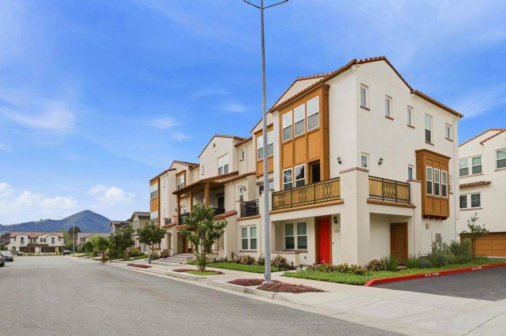 625 Los Castanos Drive - Photo 1