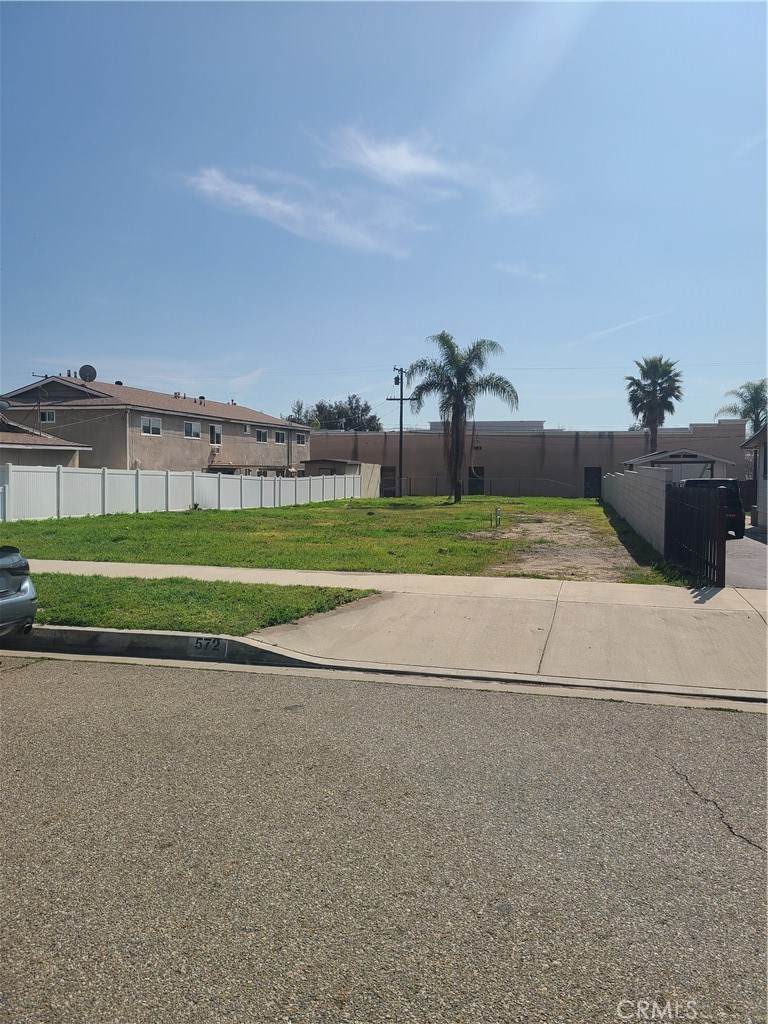 572 West - Photo 1