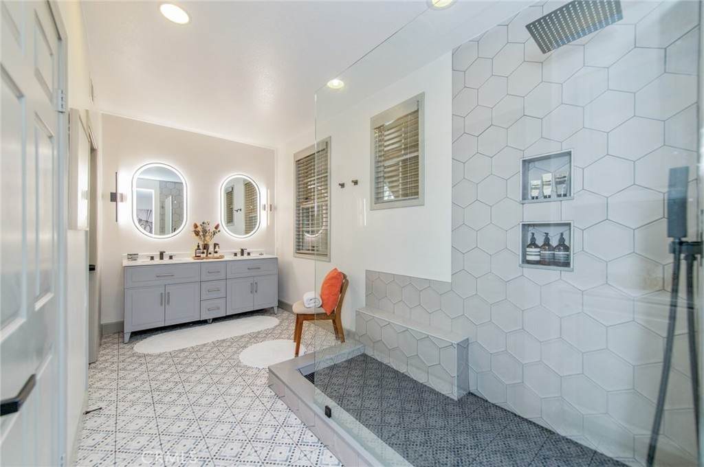 151 Silverado - Photo 1