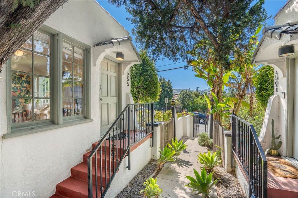 255 Isabel Street - Photo 1