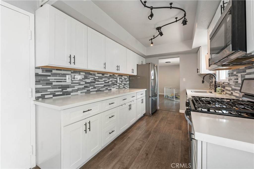 9946 Owensmouth - Photo 1
