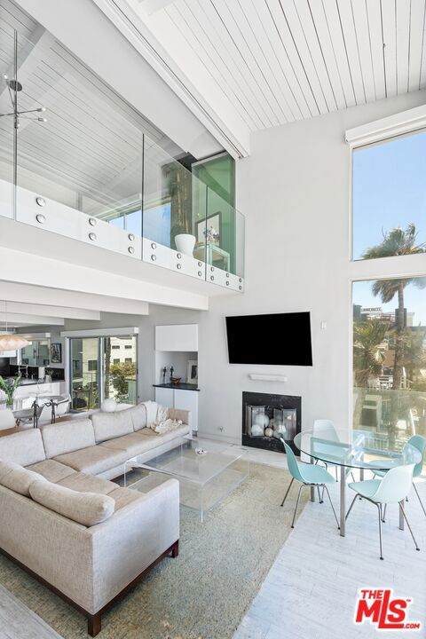 https://bt-photos.global.ssl.fastly.net/socal/orig_boomver_1_426374449-2.jpg