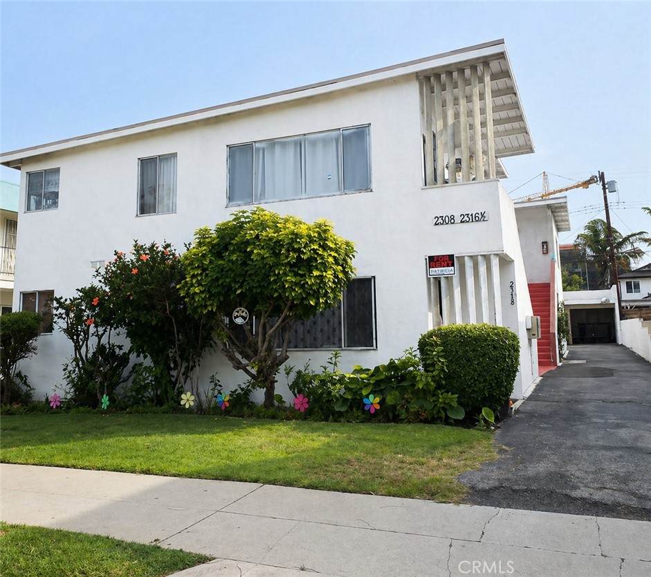 2316 Carmelina - Photo 1