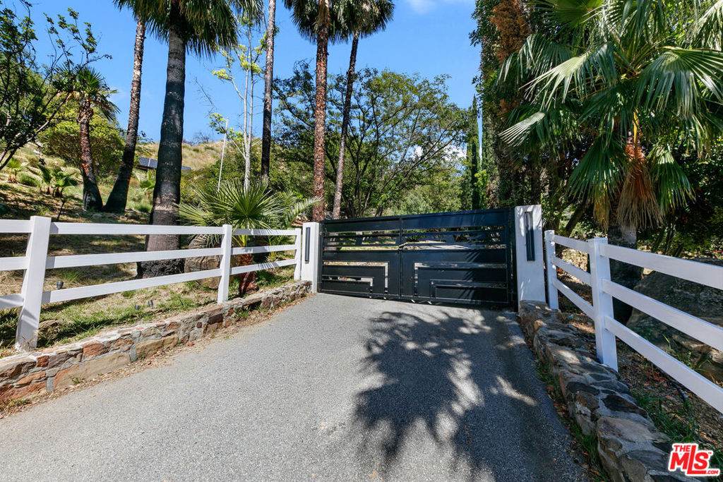 https://bt-photos.global.ssl.fastly.net/socal/orig_boomver_1_427503546-2.jpg