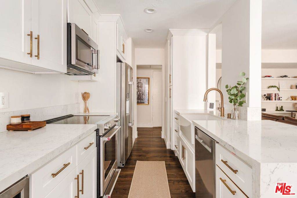 1010 Palm Avenue - Photo 1