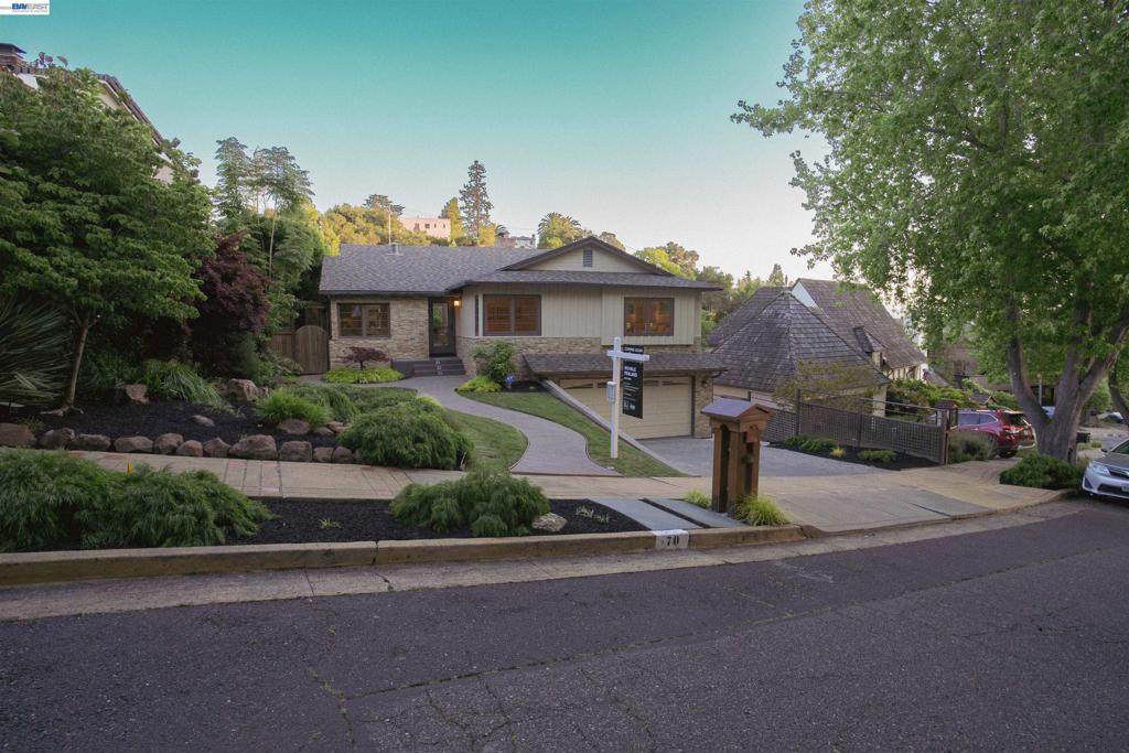 70 St James Pl - Photo 1