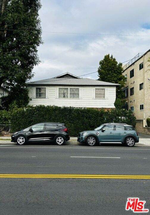 6254 Whitsett Avenue - Photo 1