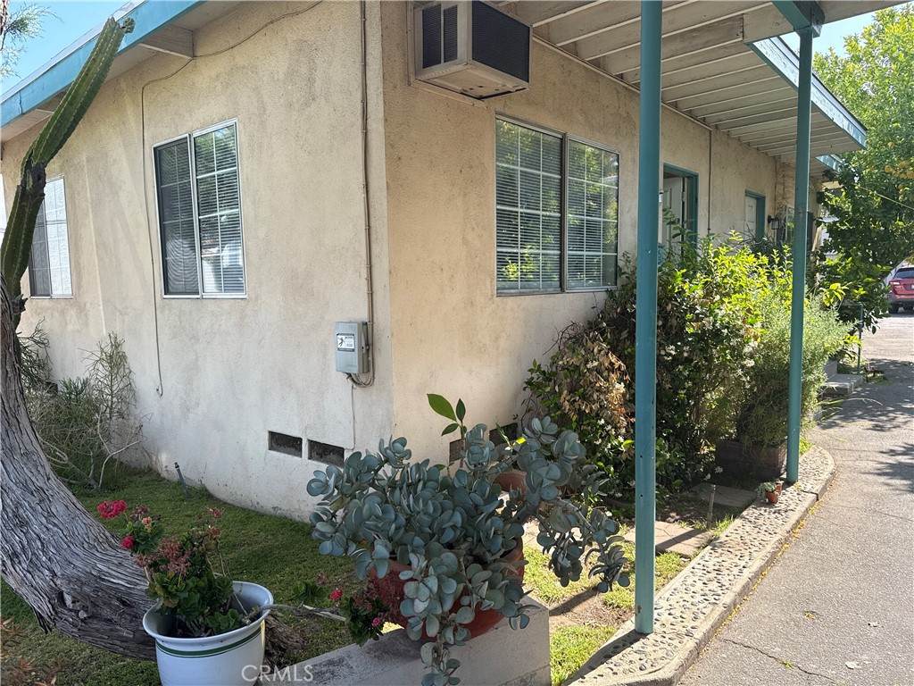 10438 Scoville - Photo 1