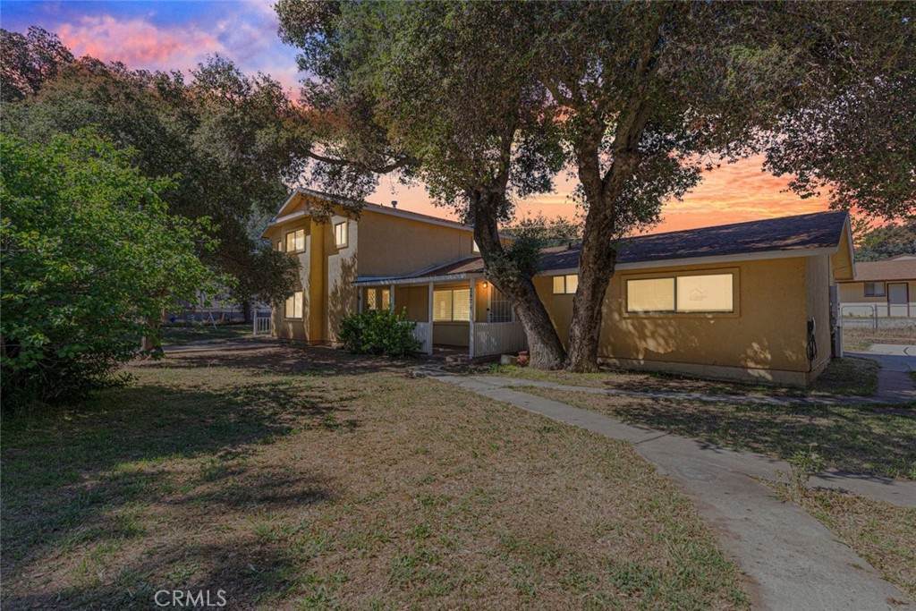 2424 Cypress - Photo 1