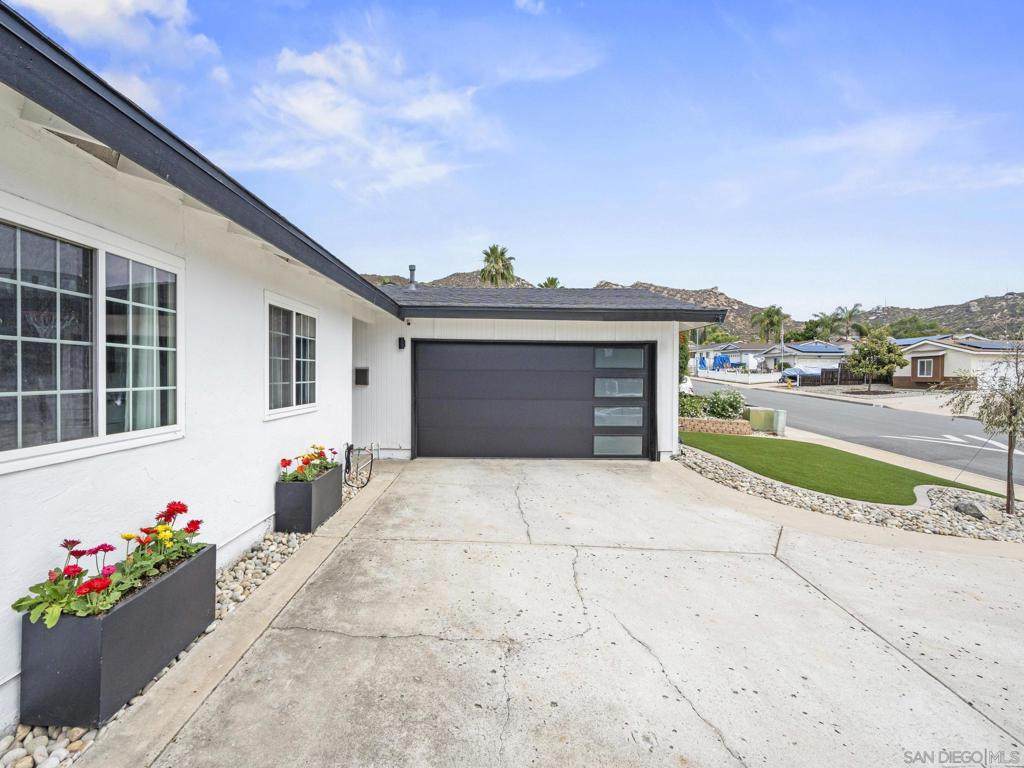 10252 Santana Street - Photo 1