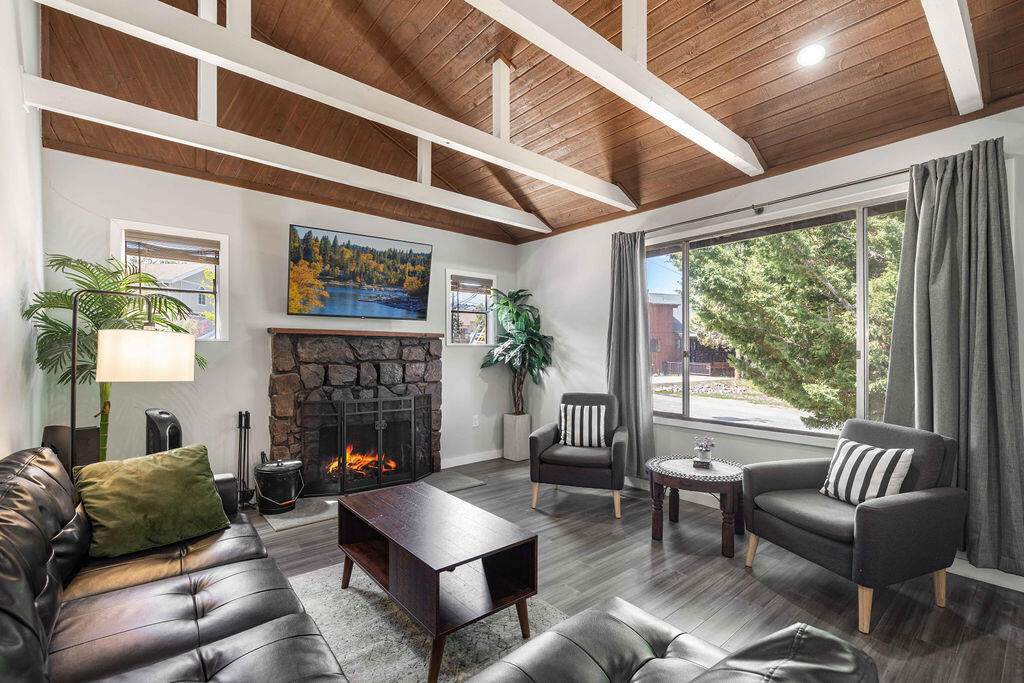 643 Villa Grove Avenue - Photo 1