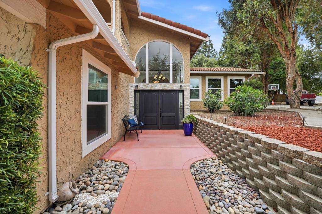 3310 White Oak Court - Photo 1