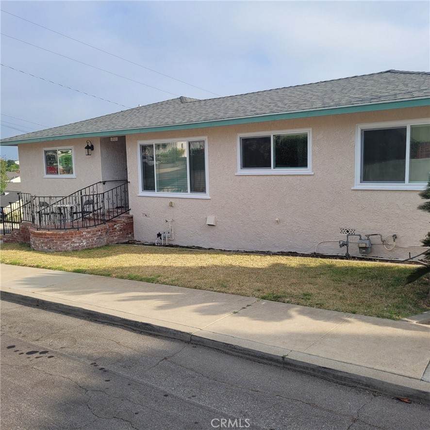 203 Sycamore Avenue - Photo 1