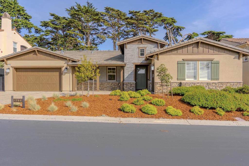 1790 Links Drive - Photo 1